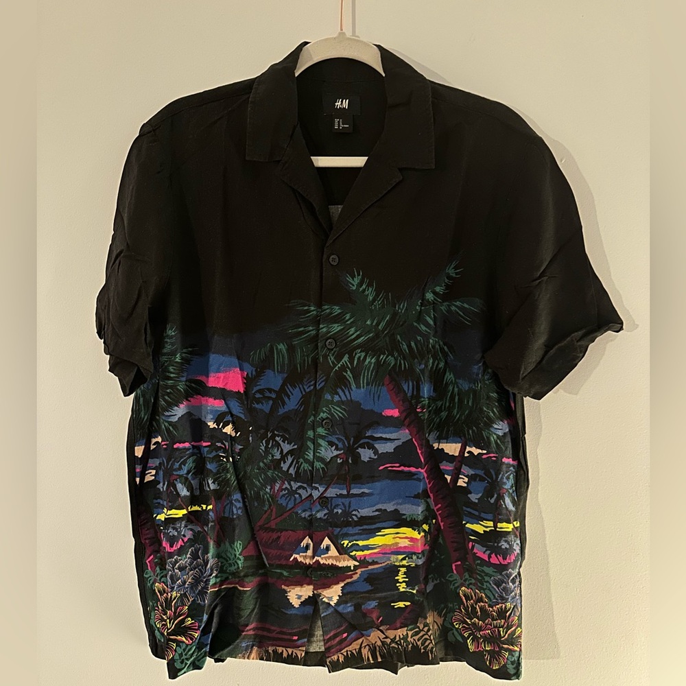 H&M Men's Black and Multicolor Tropical Shirt